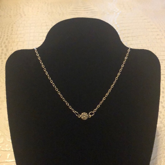 The Jewelry Stash Jewelry - Silver Diamond Rhinestone Necklace